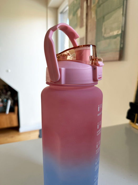 KI-generiertes Bild,XXL Wasserflasche 2000ml Blau Sportflasche Trinkflasche Klappdeckel auslaufsicher
