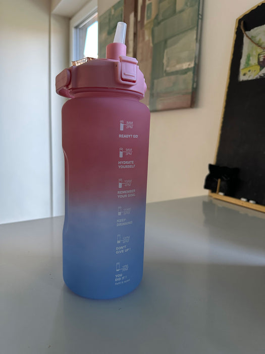 KI-generiertes Bild,XXL Wasserflasche 2000ml Blau Sportflasche Trinkflasche Klappdeckel auslaufsicher