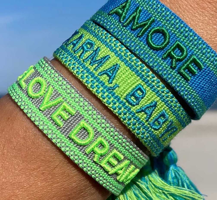 KI-generiertes Bild,Canvas Statement Armband Amore ?? Blau Grün Quasten besticktes Webarmband
