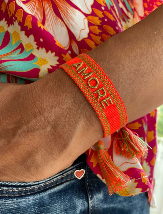 KI-generiertes Bild,Canvas Statement Armband Amore ?? Neon Gold Quasten besticktes Webarmband