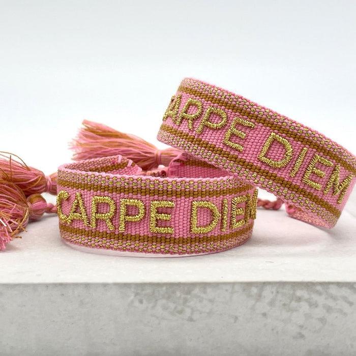 KI-generiertes Bild,Canvas Statement Armband Carpe Diem Rose Gold Quasten besticktes Webarmband