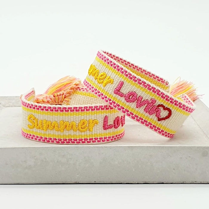 KI-generiertes Bild,Canvas Statement Armband Summer Lovin Gelb Pink Quasten besticktes Webarmband