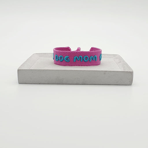 KI-generiertes Bild,Canvas Statement Armband Dog Mom Pink Magenta Quasten besticktes Webarmband
