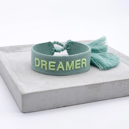 KI-generiertes Bild,Canvas Statement Armband Dreamer Grün Salbei Quasten besticktes Webarmband