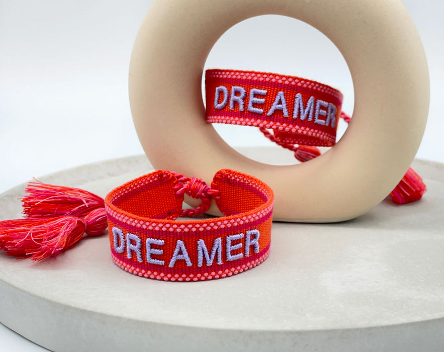 KI-generiertes Bild,Canvas Statement Armband Dreamer Rot Grau Quasten besticktes Webarmband