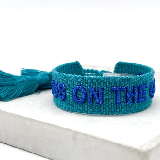 KI-generiertes Bild,Canvas Statement Armband Focus on the Good Türkis Quasten besticktes Webarmband