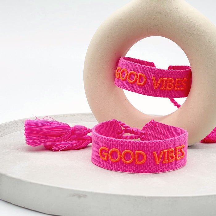 KI-generiertes Bild,Canvas Statement Armband Good Vibes Neon Pink Orange Quasten besticktes Webarmband