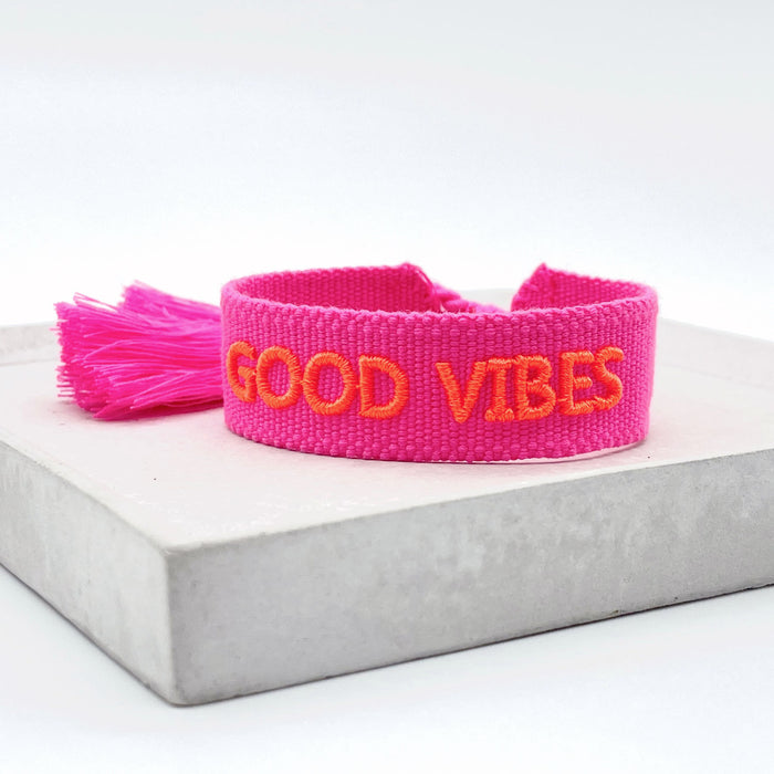 KI-generiertes Bild,Canvas Statement Armband Good Vibes Neon Pink Orange Quasten besticktes Webarmband