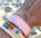 KI-generiertes Bild,Canvas Statement Armband Good Vibes Rosa Weiß Quasten besticktes Webarmband