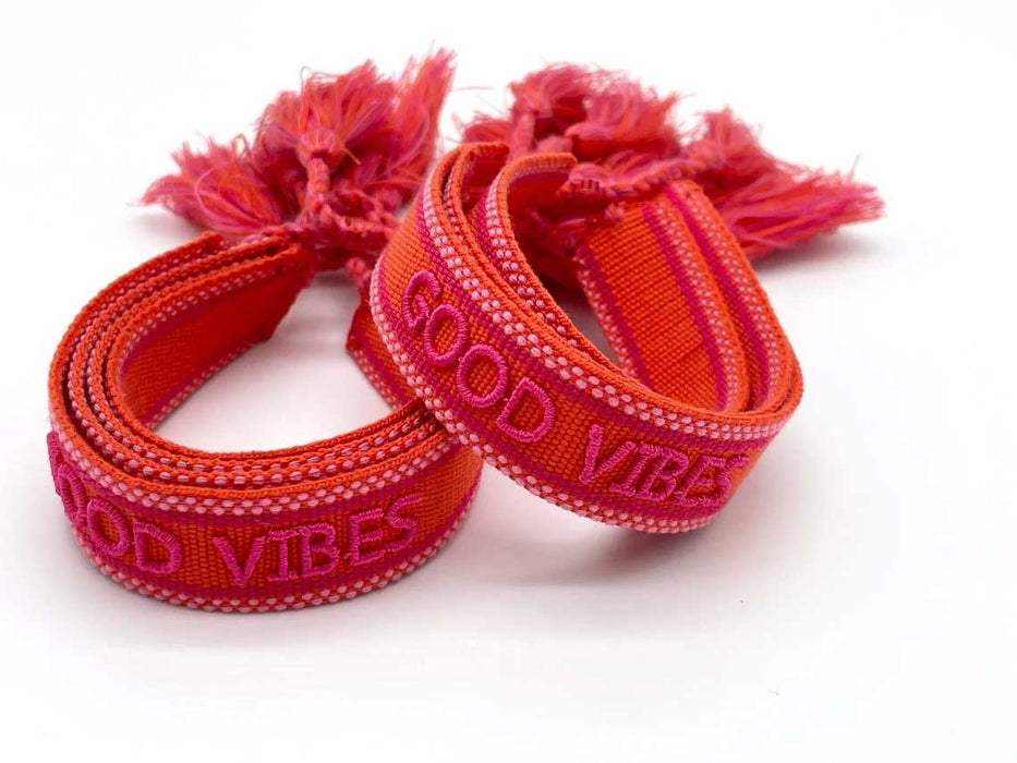KI-generiertes Bild,Canvas Statement Armband Good Vibes Rot Quasten besticktes Webarmband
