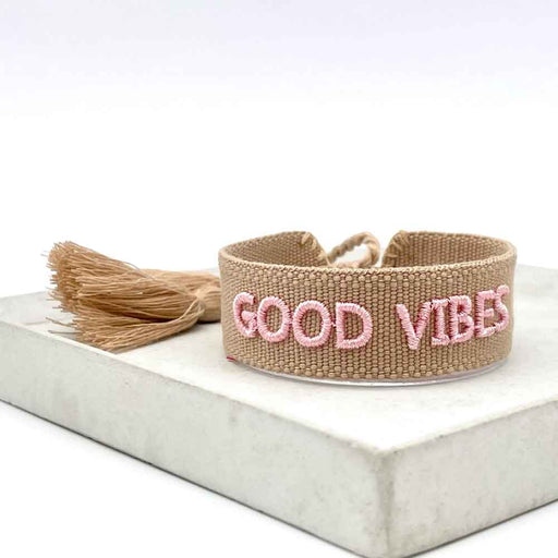 KI-generiertes Bild,Canvas Statement Armband Good Vibes Braun / Taupe Rose Quasten besticktes Webarmband