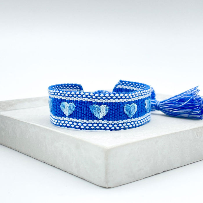 KI-generiertes Bild,Canvas Statement Armband ?? Herzen ?? Blau Weiß Quasten besticktes Webarmband