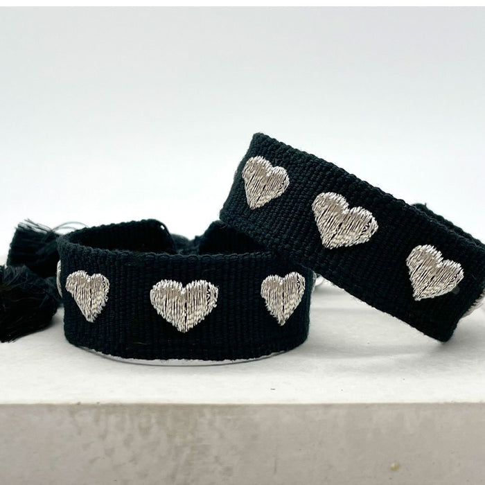 KI-generiertes Bild,Canvas Statement Armband Herzen ?? Schwarz Silber Quasten besticktes Webarmband