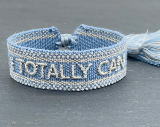 KI-generiertes Bild,Canvas Statement Armband Totally Can Blau Silber Quasten besticktes Webarmband