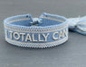 KI-generiertes Bild,Canvas Statement Armband Totally Can Blau Silber Quasten besticktes Webarmband