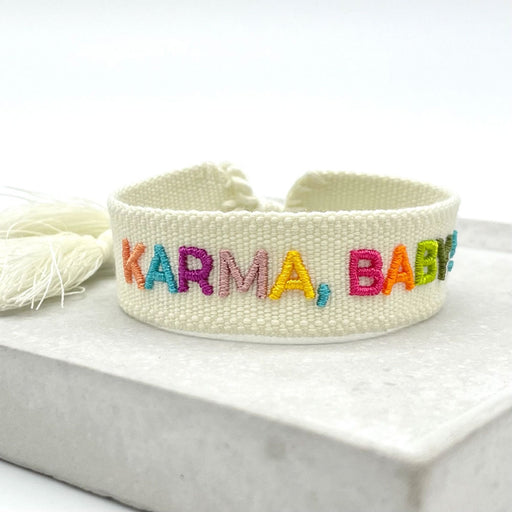 KI-generiertes Bild,Canvas Statement Armband Karma Baby Multi Bunt Quasten besticktes Webarmband