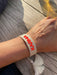KI-generiertes Bild,Canvas Statement Armband Karma Beige Neon Quasten besticktes Webarmband