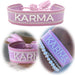 KI-generiertes Bild Canvas Statement Armband Karma Lila Flieder Quasten besticktes Webarmband
