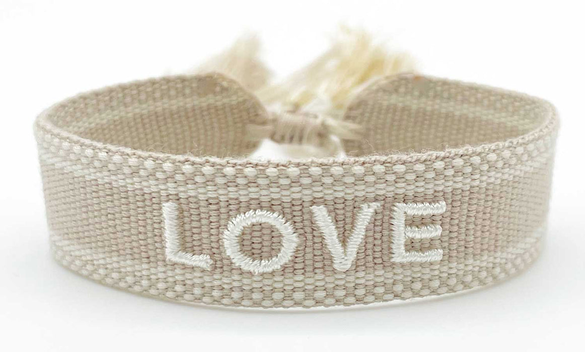 KI-generiertes Bild,Canvas Statement Armband LOVE Quasten besticktes Webarmband