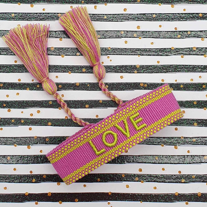 KI-generiertes Bild,Canvas Statement Armband Love Lila Grün Quasten besticktes Webarmband