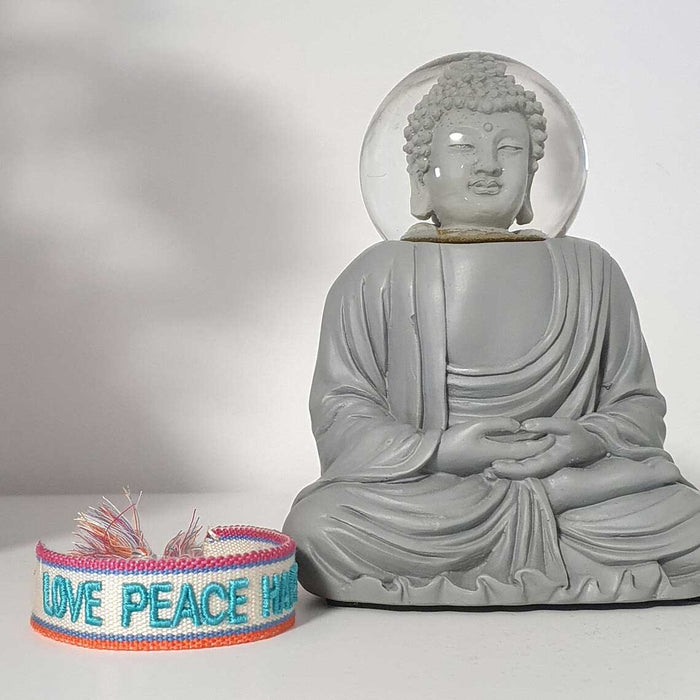 KI-generiertes Bild,Canvas Statement Armband Love Peace Happiness Quasten besticktes Webarmband