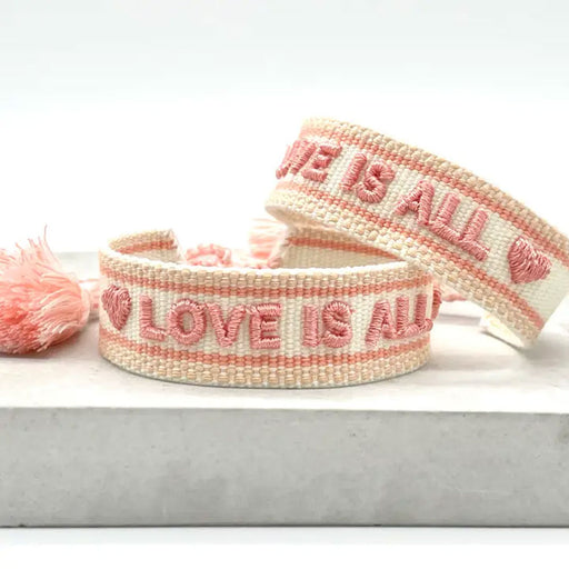 KI-generiertes Bild,Canvas Statement Armband Love is All Rosy Peach Quasten besticktes Webarmband