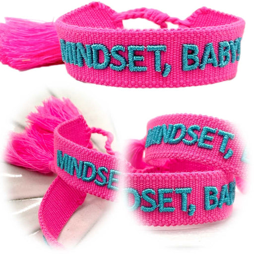 KI-generiertes Bild Canvas Statement Armband Mindset Baby Pink Türkis Quasten besticktes Webarmband
