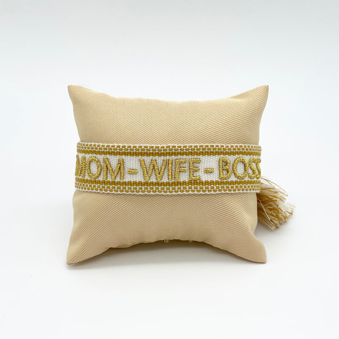 KI-generiertes Bild,Canvas Statement Armband Mom Wife Boss Creme Gold Quasten besticktes Webarmband