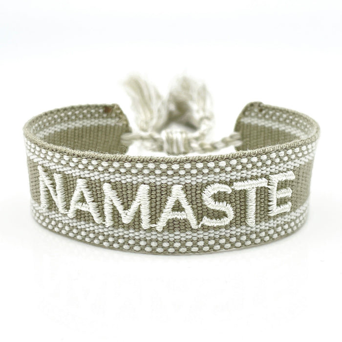 KI-generiertes Bild,Canvas Statement Armband Namaste Grün Grau Quasten besticktes Webarmband
