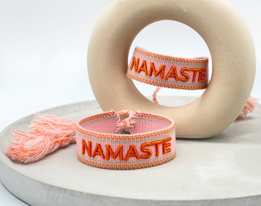 KI-generiertes Bild,Canvas Statement Armband Namaste Rosa Orange Quasten besticktes Webarmband
