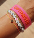 KI-generiertes Bild,Canvas Statement Armband Optimistin Neon Pink Orange Quasten besticktes Webarmband