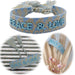 KI-generiertes Bild Canvas Statement Armband Peace & Love Blau Quasten besticktes Webarmband