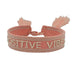 KI-generiertes Bild,Canvas Statement Armband Positive Vibes Rosa Weiß Quasten besticktes Webarmband