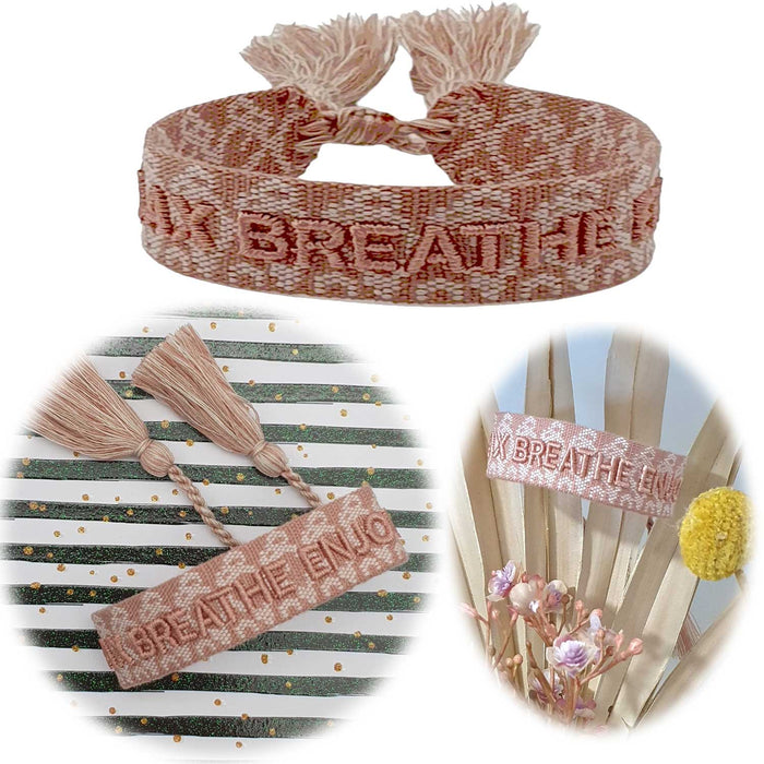 KI-generiertes Bild Canvas Statement Armband Relax Breathe Enjoy Rose Quasten besticktes Webarmband