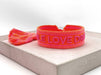 KI-generiertes Bild,Canvas Statement Armband Smile Love Dream Quasten besticktes Webarmband