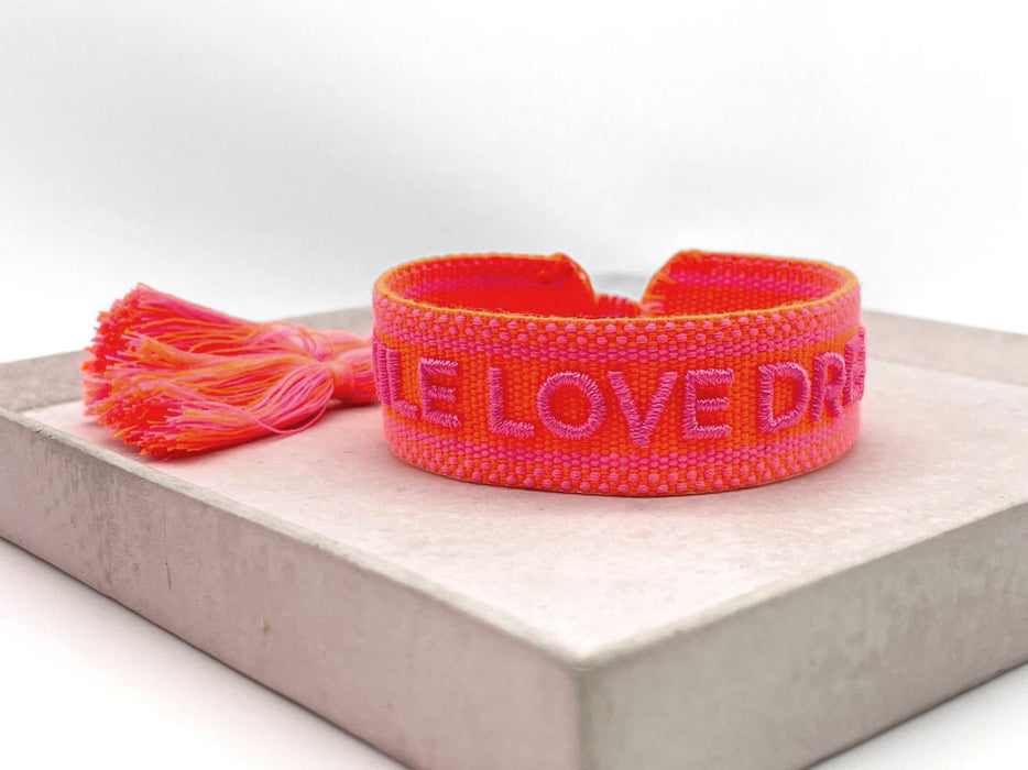 KI-generiertes Bild,Canvas Statement Armband Smile Love Dream Quasten besticktes Webarmband