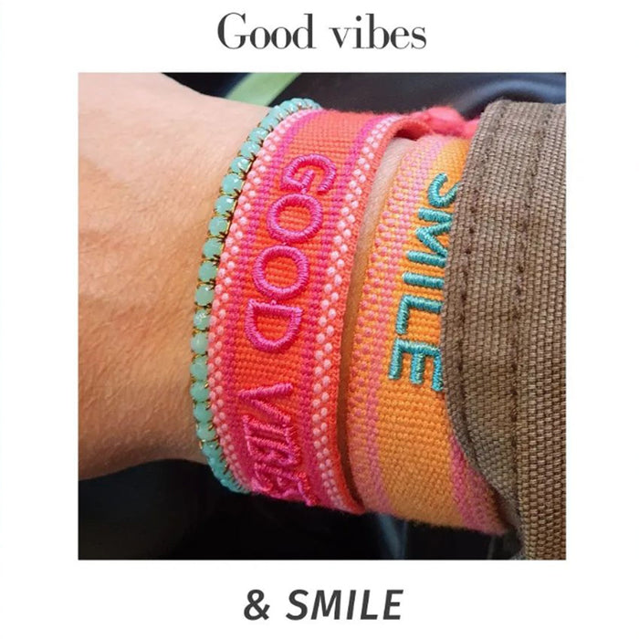 KI-generiertes Bild,Canvas Statement Armband Smile Orange Türkis Quasten besticktes Webarmband