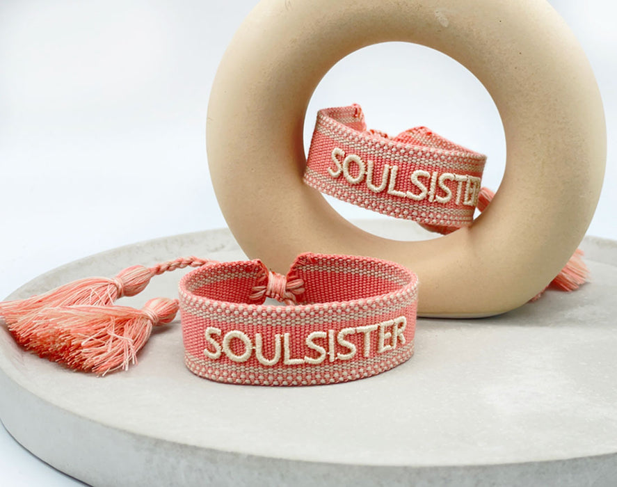 KI-generiertes Bild,Canvas Statement Armband Soulsister Rosa Weiß Quasten besticktes Webarmband