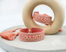 KI-generiertes Bild,Canvas Statement Armband Soulsister Rosa Weiß Quasten besticktes Webarmband