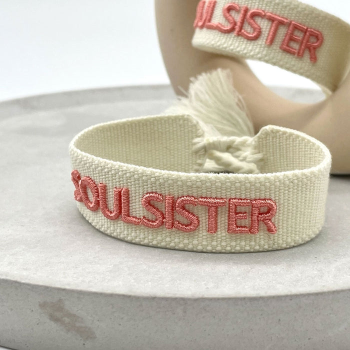 KI-generiertes Bild,Canvas Statement Armband Soulsister Ecru Rose Quasten besticktes Webarmband