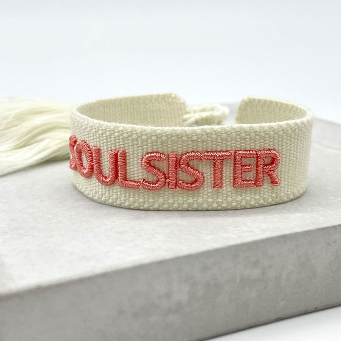 KI-generiertes Bild,Canvas Statement Armband Soulsister Ecru Rose Quasten besticktes Webarmband