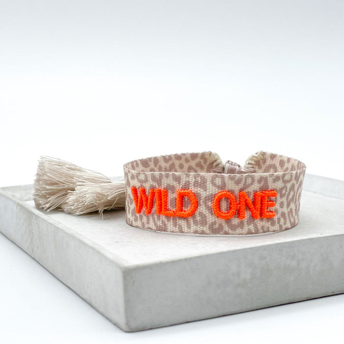 KI-generiertes Bild,Canvas Statement Armband Leo Wild One Leopard Orange Quasten besticktes Webarmband