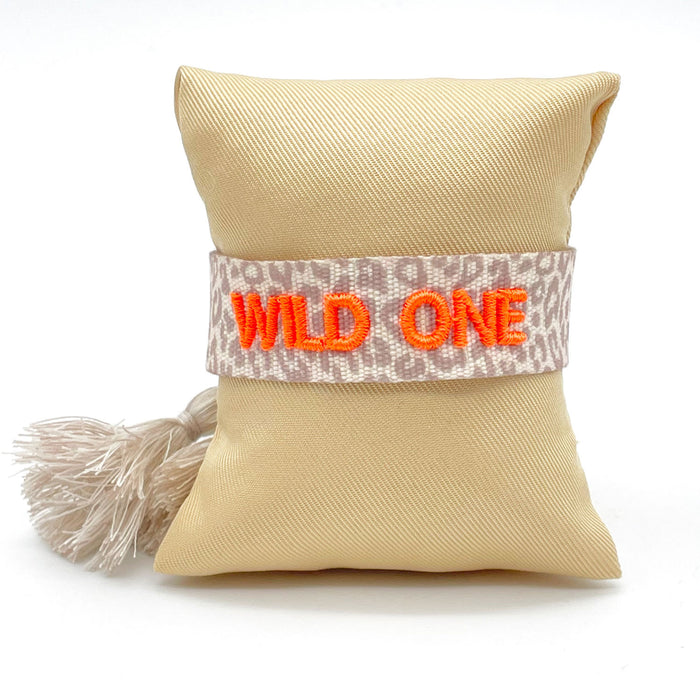 KI-generiertes Bild,Canvas Statement Armband Leo Wild One Leopard Orange Quasten besticktes Webarmband