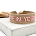 KI-generiertes Bild,Canvas Statement Armband Believe in Your Magic Taupe Rose Quasten besticktes Webarmband