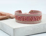 KI-generiertes Bild,Canvas Statement Armband Believe in Yourself Rose Altrosa Quasten besticktes Webarmband
