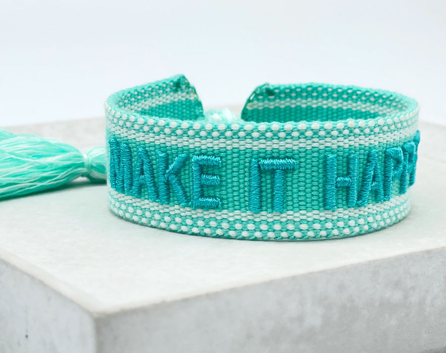 KI-generiertes Bild,Canvas Statement Armband Make it Happen Türkis Blau Quasten besticktes Webarmband