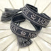 KI-generiertes Bild,Canvas Statement Armband Cat Mom Anthrazit Grau Quasten besticktes Webarmband
