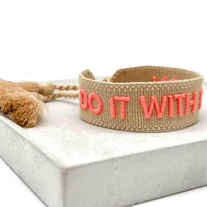 KI-generiertes Bild,Canvas Statement Armband Do it with Passion Grau Neon Quasten besticktes Webarmband