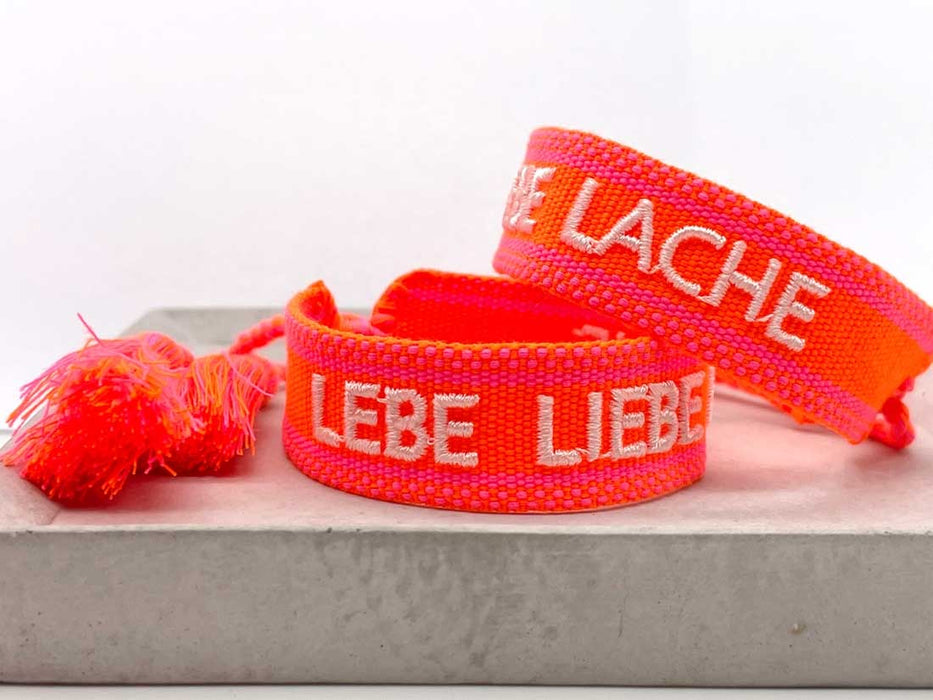 KI-generiertes Bild,Canvas Statement Armband Lebe Liebe Lache Neon Orange Pink Quasten besticktes Webarmband