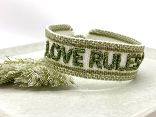 KI-generiertes Bild,Canvas Statement Armband Love Rules Weiß Grün Quasten besticktes Webarmband